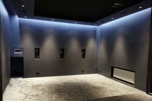 Монтаж акустических систем в частном кинозале