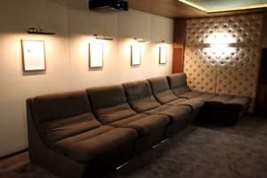 Кресла и диваны реклайнеры для домашнего кинозала
