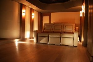 Кресла и диваны реклайнеры для частного кинотеатра